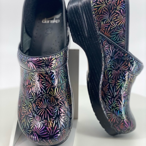 Dansko Women's Multicolor Fireworks Clogs NWOT - Picture 1 of 8